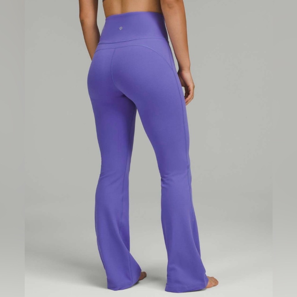 Lululemon Groove Super-High-Rise Flared Pant Nulu
Charged Indigo Medium 32.5”